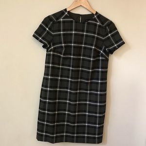 ✨ Banana republic plaid shift dress